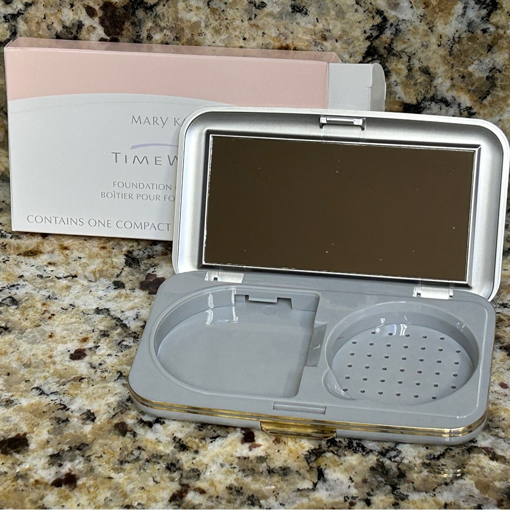 New Empty Refillable Mary Kay Foundation Compact for D Shape Foundations